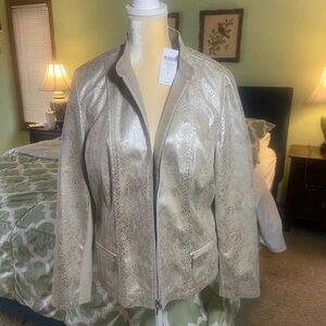 NWT Chico’s Light Silvery Gray Jacket with Zip-Up Style and Relaxed Fit